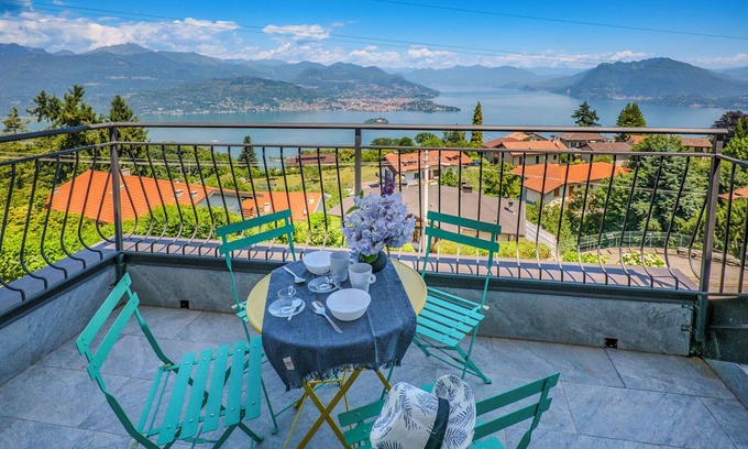 Carciano Apartment | 3-room corner apartment with balcony and fantastic lake view