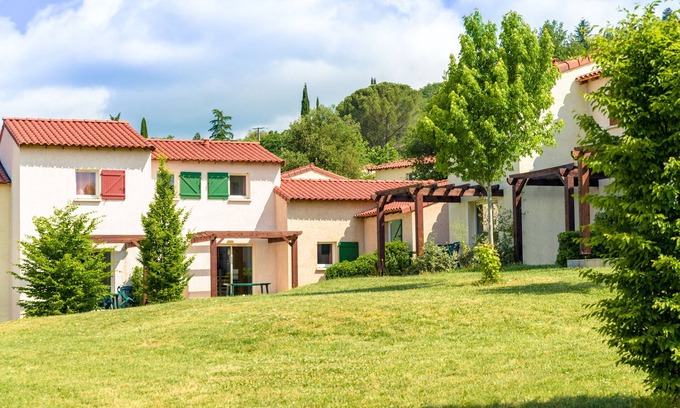 Cajarc House | Inviting 3-Room Duplex Maisonette with Pool & Family Amenities