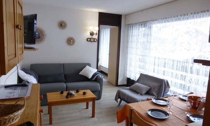 Les Contamines-Montjoie Apartment | Cozy Apartment in Les Contamines-Montjoie for 6 Guests