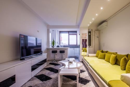 Chiajna Apartment | Relaxing 4-Star Residence with Ocean View & Private Pool