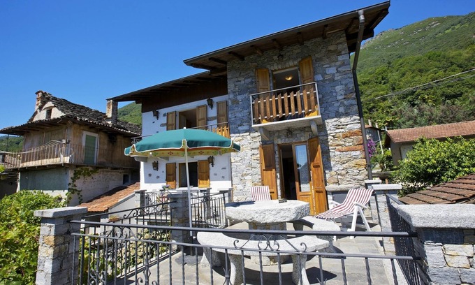 Cannero Riviera House | Relaxing 3-Room Rustico with Outdoor Area in Sunny Spot