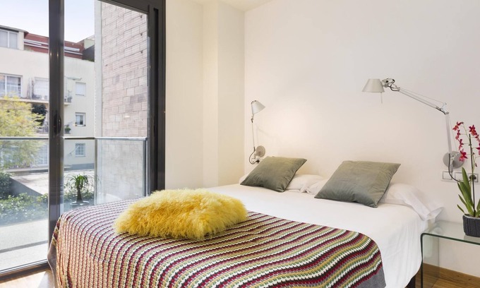 Sant Gervasi Apartment | Guest Rated 9.8: Cozy Rooms with Terrace in Sant Gervasi