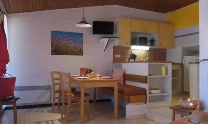 Murs Apartment | Discover VVF Luberon Provence: Pool, Spa & Family Friendly