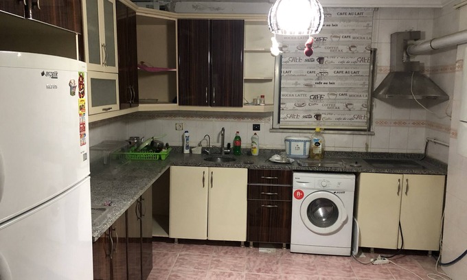Kucukcekmece Apartment | Family-Friendly 3-Room Flat with Kitchen & Pet Access