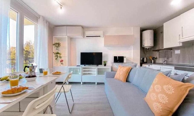 Pedregalejo Playa Apartment | Child-Friendly 4-Star Retreat in Pedregalejo, Malaga