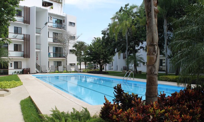 Cancun Apartment | Relaxing Retreat: Rooms with Roof Garden, Jacuzzi & Pool