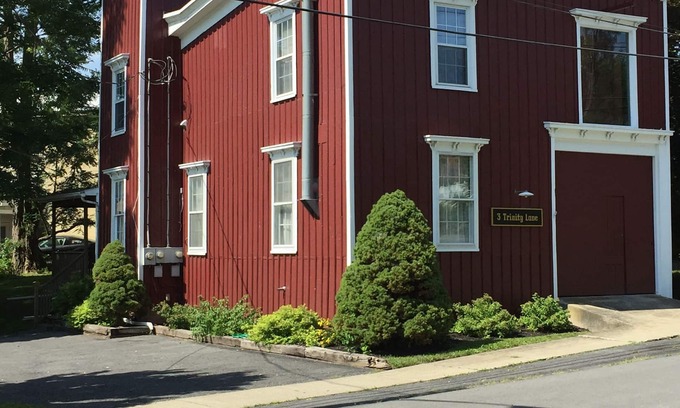Seneca Falls House | Relax in Style: Unwind After Wine Tours & More