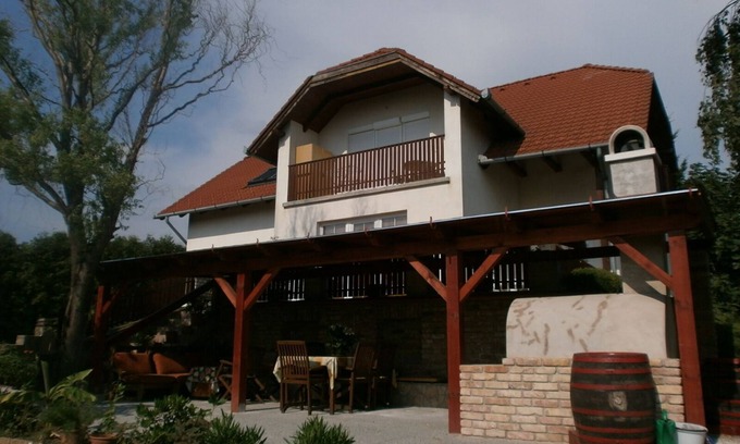 Cserszegtomaj House | Well-Equipped 3-Bedroom Apartments with Pool & Ocean Views