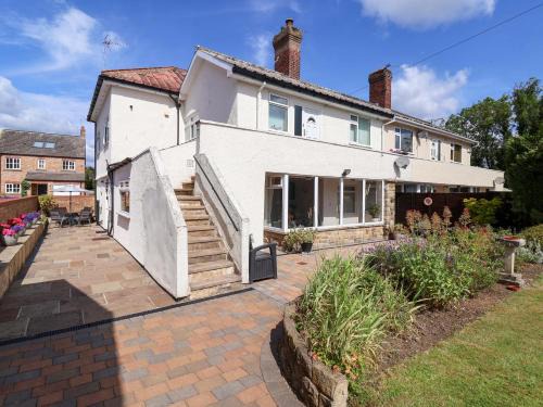 Ripley House | Discover 3 Springhaven: Family-Friendly & Top-Rated Stay