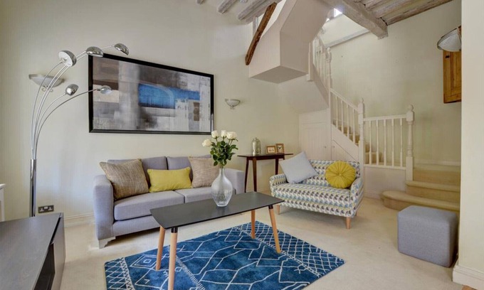 Royal Tunbridge Wells House | Family-Friendly 3 Stable Mews - Two Bedroom House, Sleeps 4