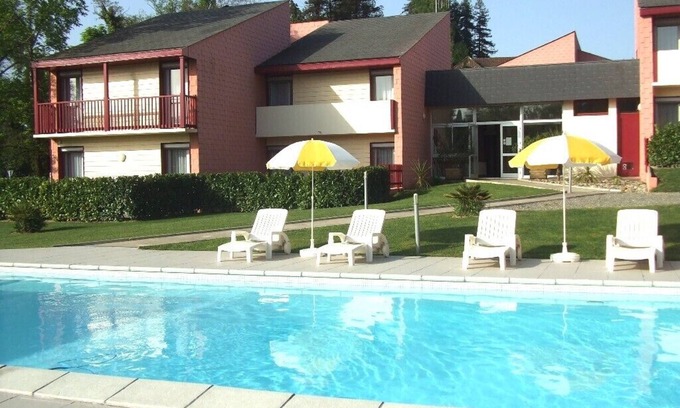 Salies-de-Bearn Apartment | Family-Friendly T2 Residence with Pool and Kitchen Amenities