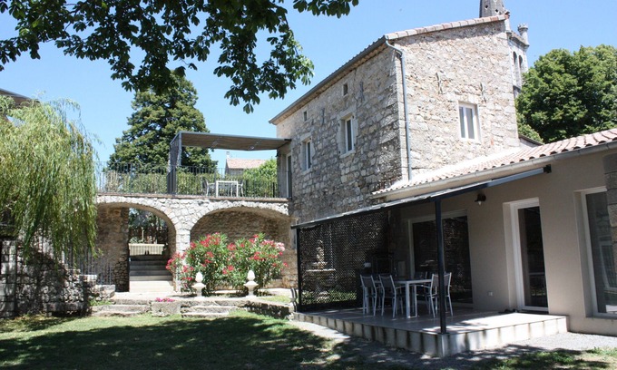 Casteljau Apartment | Cozy 3-Star Gîte in Southern Ardèche for Family Getaways