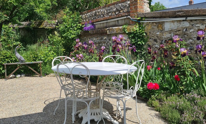 Darnetal House | Discover an Artist's Retreat Near Rouen with Pool Access