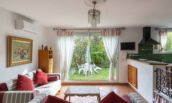 Ceret Apartment | Cozy 3-Star Apartment with Oceanfront Views Near Céret