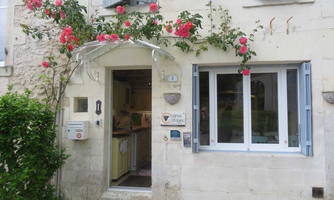 Bourg-Charente House | Charming 3-Star Hotel by the Charente River with Pool & Spa