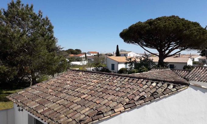 La Couarde-sur-Mer House | Beachside Retreat: Family-Friendly with Ocean Views & Pool