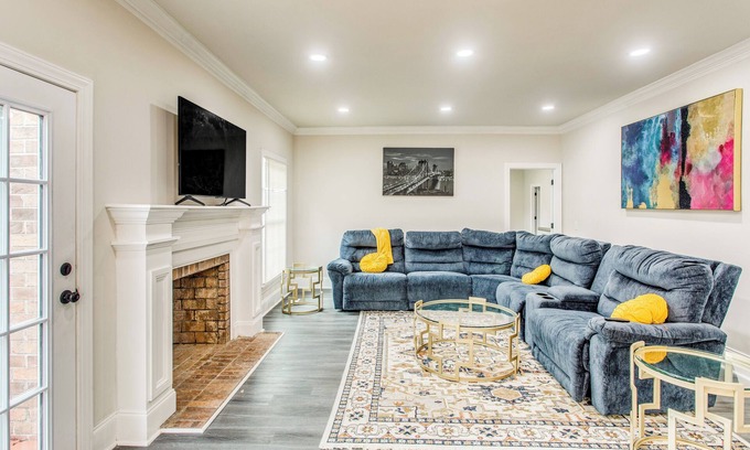 Florence House | 3-Story Home w/Private Backyard in Florence!