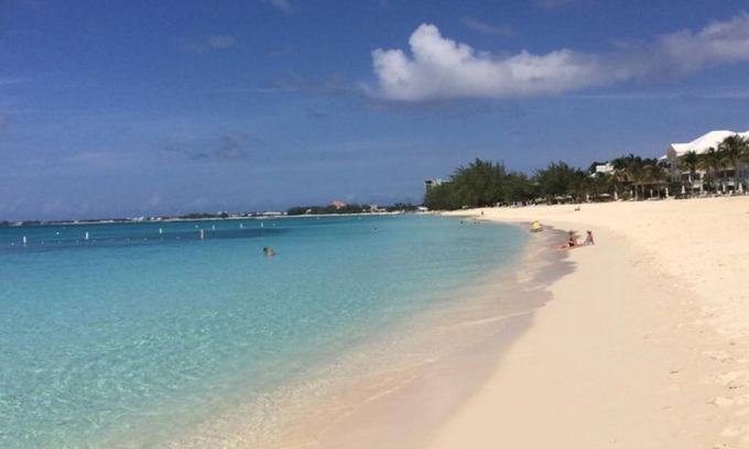 West Bay Apartment | Relax at BP Beach Concierge: Island Retro Chic Getaway