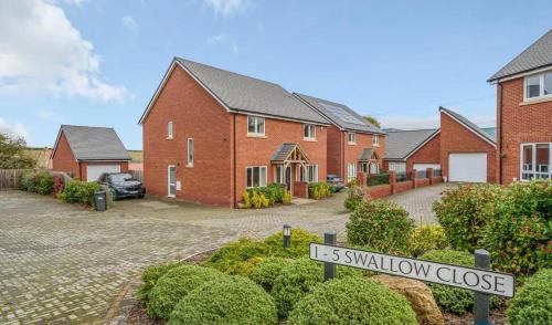 Olney House | Ideal 3 Swallow Close for Families, Contractors & Weekend Getaways