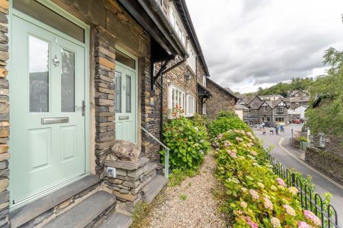 Ambleside House | Family-Friendly 3 Swiss Villas with Pet Amenities