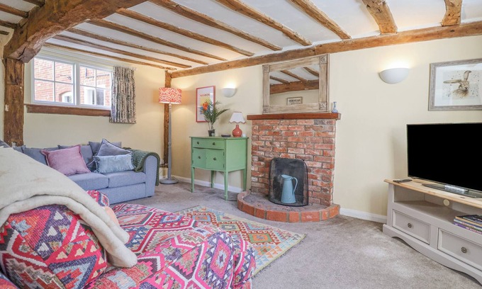 Saxmundham Cottage | Pet-Friendly Retreat with Garden in Peasenhall - The Alms House