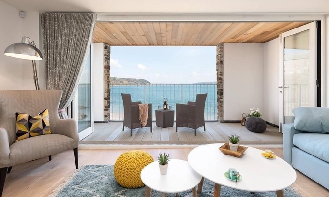 Cawsand Apartment | Oceanview Apartment: 3 The Bay, Perfect for Families & Pets