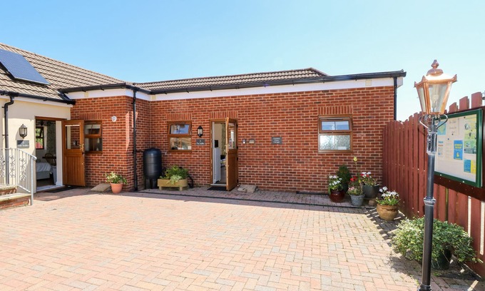 Ryde Cottage | Discover 3 THE STABLES: Family-Friendly Stay in Ryde