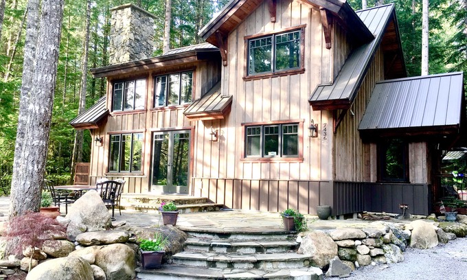 Warnick Cabin | Unwind at The Knotty Lodge: Mountain Retreat with Hot Tub