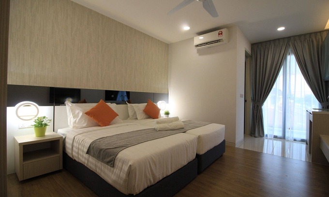 Seri Kembangan Apartment | Relaxing Tropical Evilla Studio Apartment with Pool Access