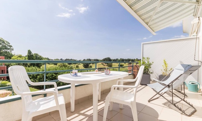Pornic Apartment | Ideal Getaway: 5-Min Walk to Golf, Beach & Shops
