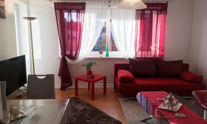 Russee - Hammer Apartment | Cozy 3-Room Apartment with Parking Near City Center