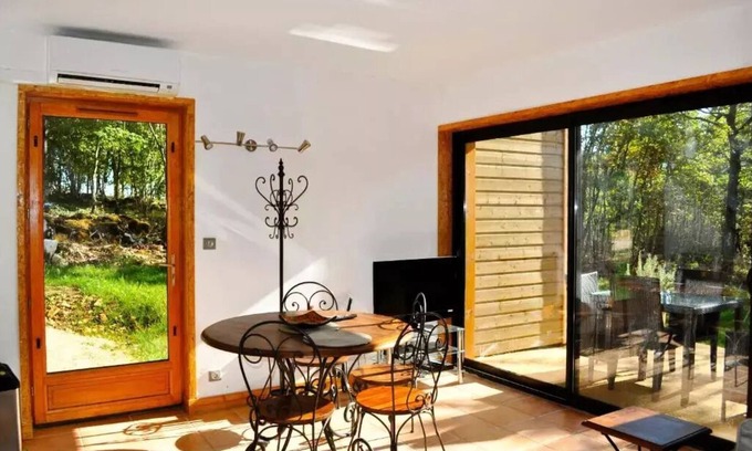 Sorges-et-Ligueux-en-Perigord Villa | Discover Domaine des Bories: Cozy 3-Room House for Families