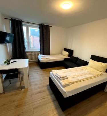 Neumuenster Apartment | Comfortable 3-Room Apartment with Balcony for Families