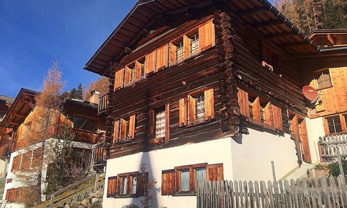 Monstein Ski Chalet | Remarkable 3-Room Apartment with Terrace & Spa Access