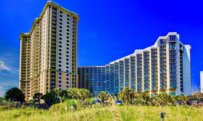 Arcadian Shores Condo | Ideal 27 Condos at Royale Palms for Reunions & Outings