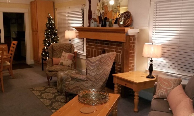Downtown Klamath Falls House | Experience Downtown Comfort at SmartHouse with Hot Tub & BBQ