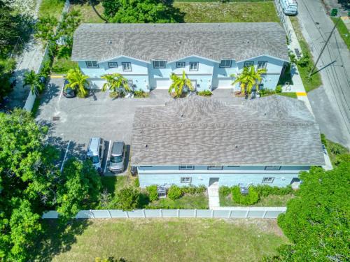 Downtown Fort Lauderdale Villa | Modern 3 Townhomes for 30 Guests in Downtown Fort Lauderdale