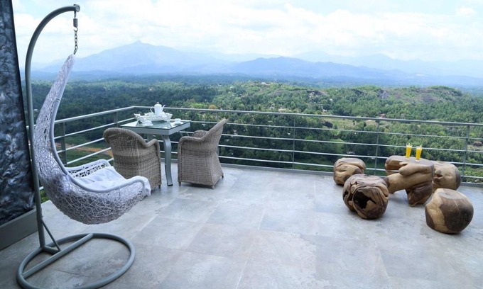 Tennekumbura Bed & Breakfast | Relax at Sky Pavilion: Pool, Breakfast & Great Reviews