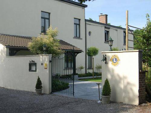 Fleurus Bed & Breakfast | Comfortable Bed and Breakfast for 5 with Pet-Friendly Perks