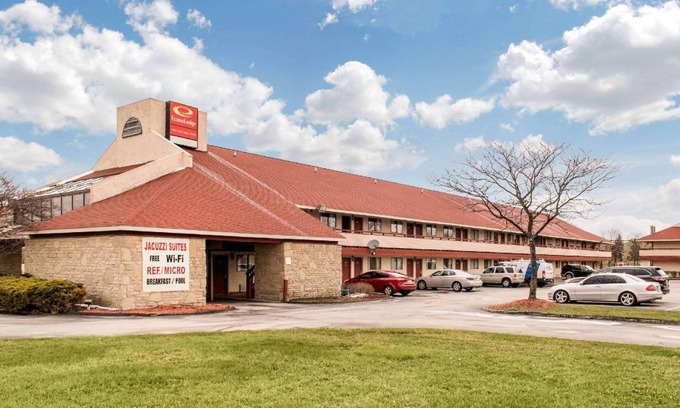 Holland Hotel | Cozy Hotel with Pool & Pet-Friendly Amenities for Guests