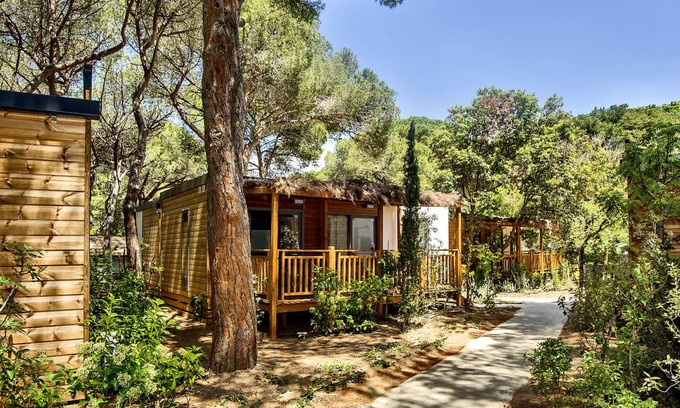 Roccamare House | Cozy 2-Bedroom House with Kitchen for Up to 6 Guests