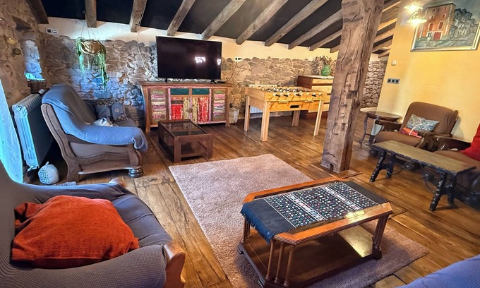Sumbilla Cottage | Pet-Friendly Retreat Near San Sebastian for 10 Guests