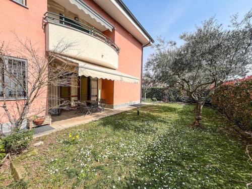 Gessate Apartment | Convenient Getaway: Garden Residence Near Duomo