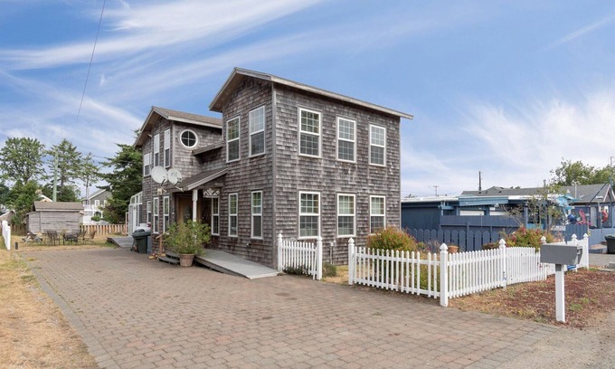 Ocean Park House | Cozy Beach Retreat: Pet-Friendly with Play Area & Ocean Views