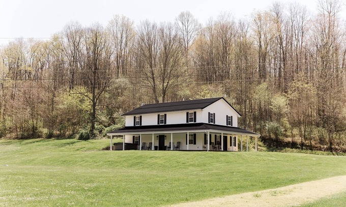McArthur Other | Idyllic Farmhouse Retreat near Hocking Hills State Park