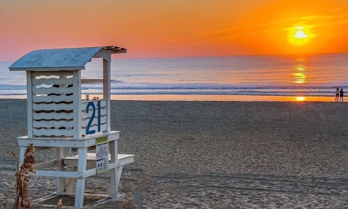 North Carolina Coast Cottage | Beachside Haven with Family & Pet Friendly Amenities