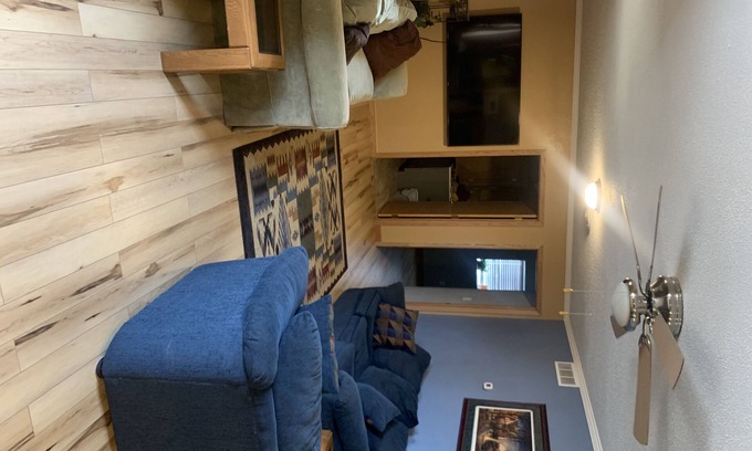 Onida Apartment | Discover Outdoor Adventures Near Lake Oahe – Pet Friendly!