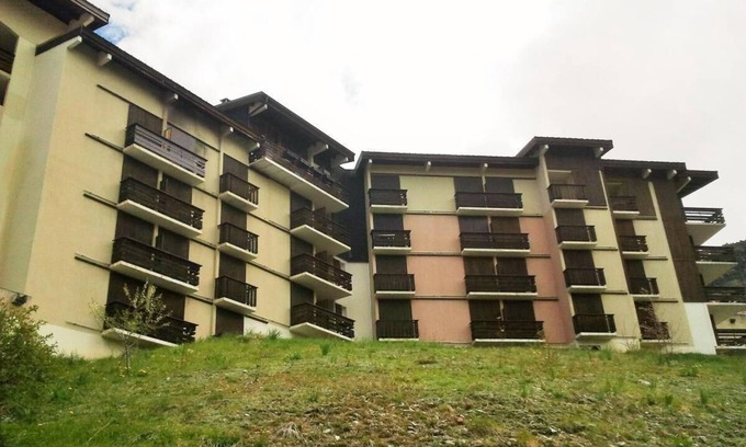 Mont-de-Lans Apartment | Convenient Stay with Balcony & Ski Locker in Les 2 Alpes