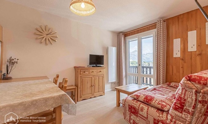 Aussois Apartment | Convenient Getaway in Aussois with Balcony & Kitchen