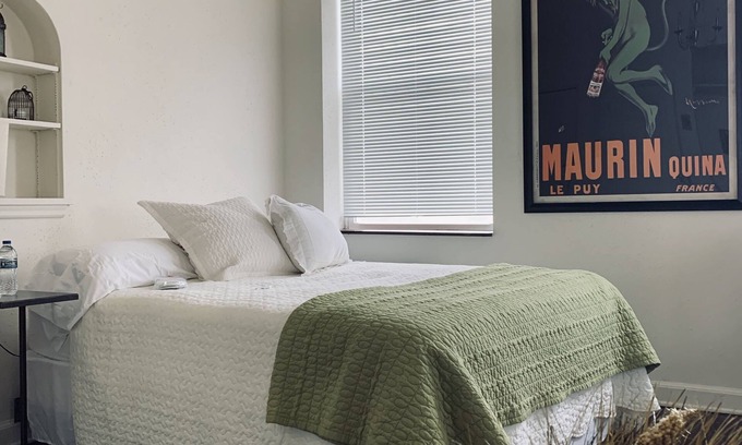Boone Apartment | 302 Studio Apt. with Pool, Spa & Breakfast Included